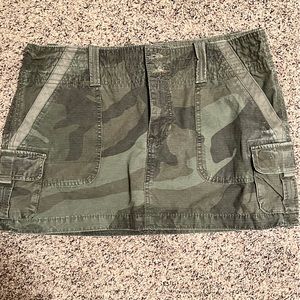 American Eagle Outfitters Camo Cargo Mini Skirt SZ 10 LIKE NEW